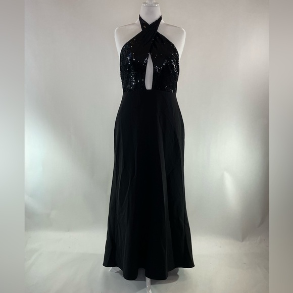 Halston Lacey Gown, 12 - Picture 14 of 17